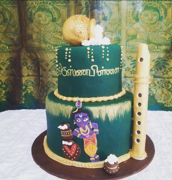 Krishna_flute_cake_Krsna_cake
