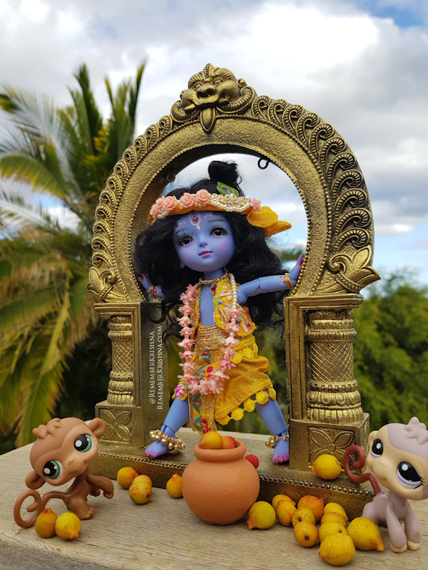 Poseable Krishna pictured with monkeys and arch