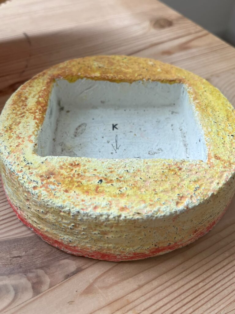 Close up of the empty base ready for the deity to stand in