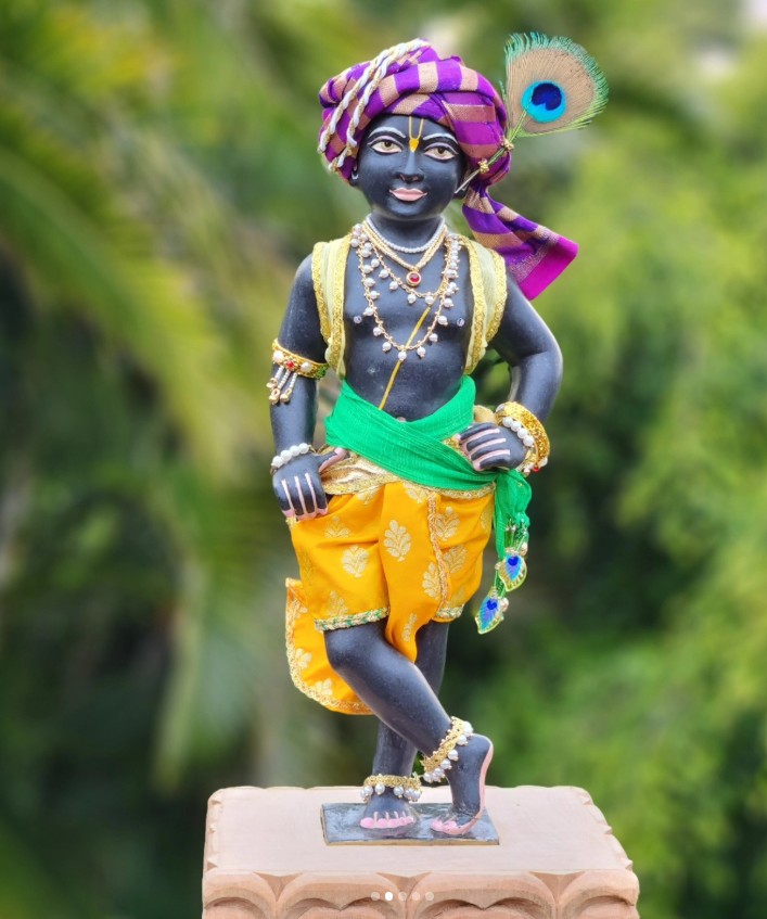 Krishna deity in carved wooden base Kartamasya hand on hip pose, known as the little boss or little prince